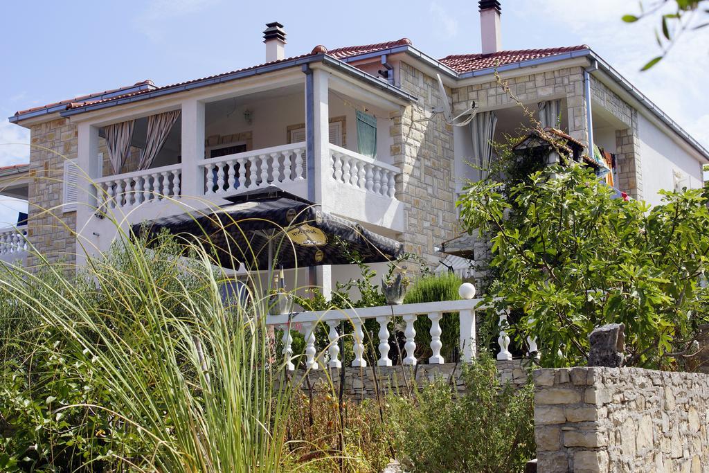 Apartments Solta Necujam Bagian luar foto