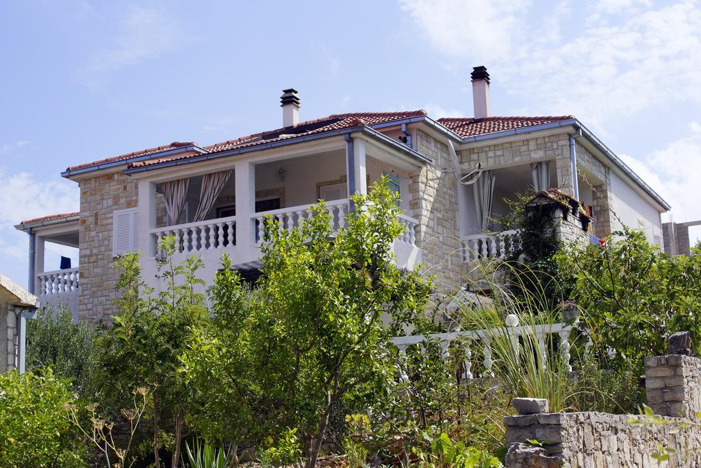 Apartments Solta Necujam Bagian luar foto